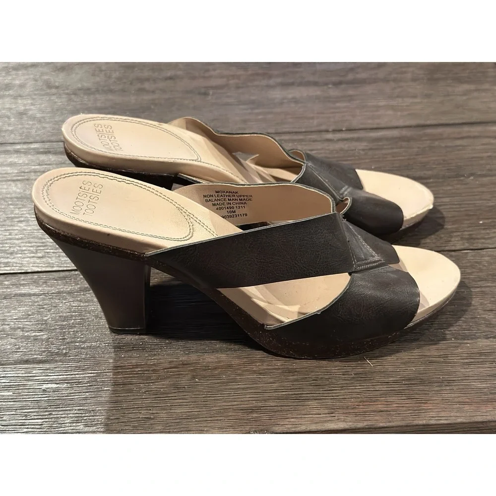 Mootsies Tootsies sz 10 Brown faux leather heel sandals Moxanak‎ GUC